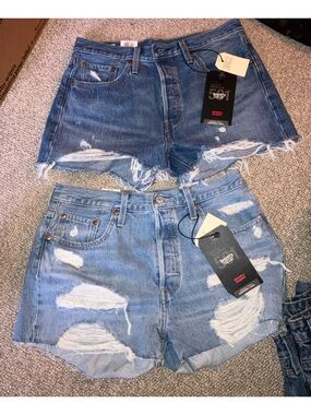 Woman’s Levi Jean shorts